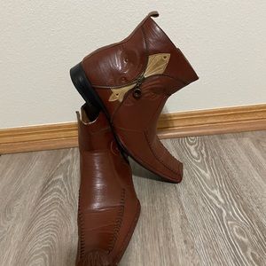 Men’s stylish boots size 11